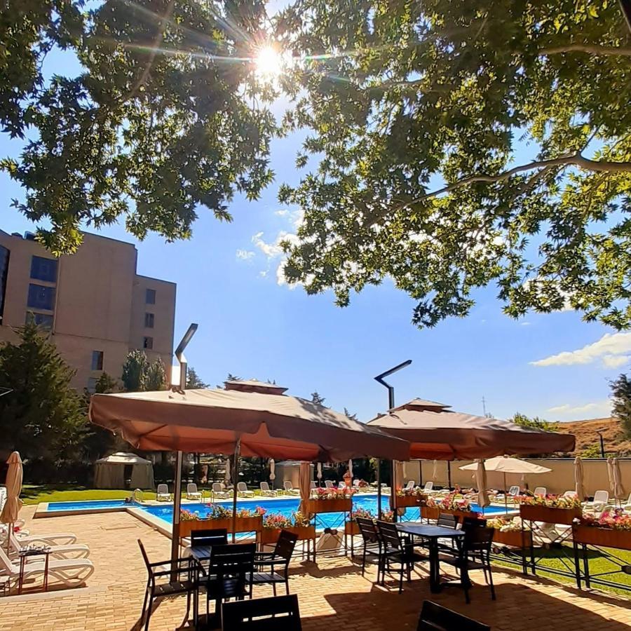 President Hotel By Hrazdan Hotel Cjsc Erévan Extérieur photo