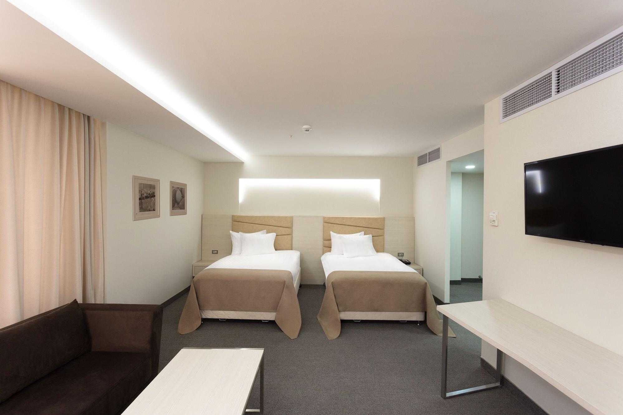 President Hotel By Hrazdan Hotel Cjsc Erévan Extérieur photo