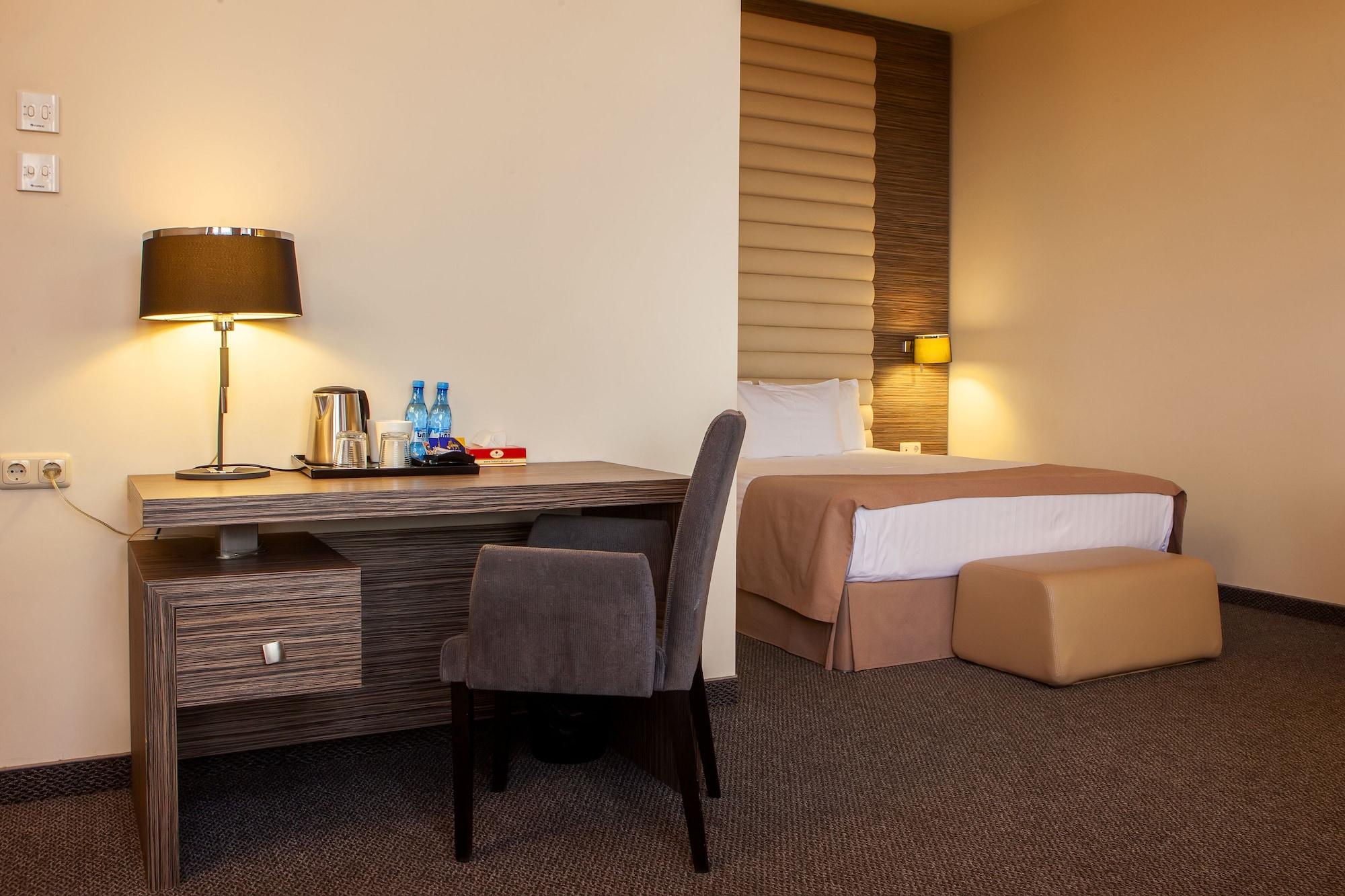 President Hotel By Hrazdan Hotel Cjsc Erévan Extérieur photo