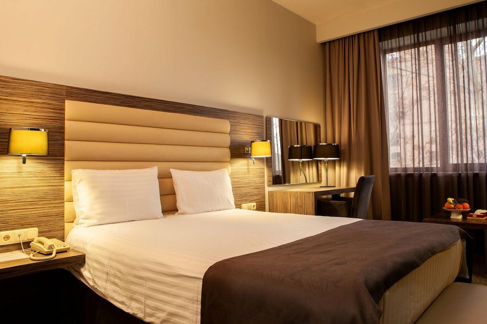 President Hotel By Hrazdan Hotel Cjsc Erévan Extérieur photo