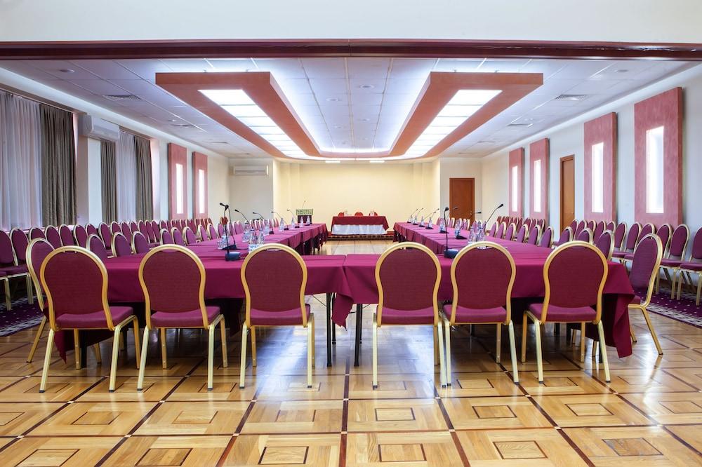 President Hotel By Hrazdan Hotel Cjsc Erévan Extérieur photo