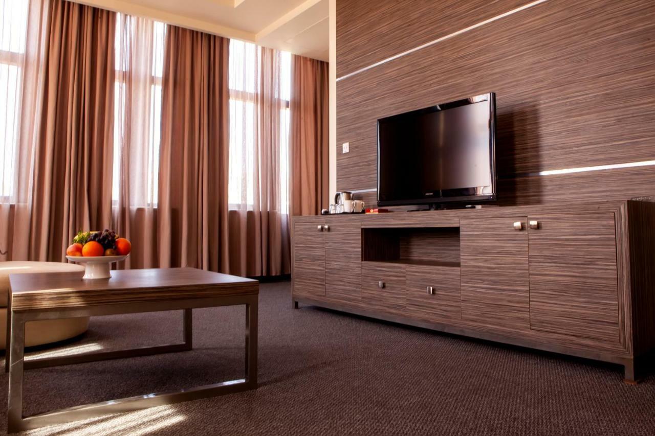 President Hotel By Hrazdan Hotel Cjsc Erévan Extérieur photo