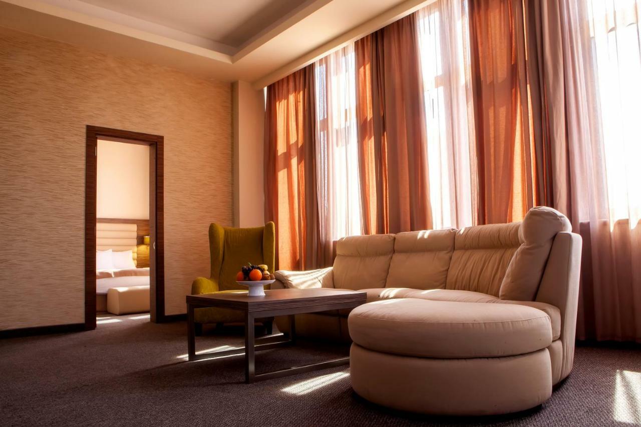 President Hotel By Hrazdan Hotel Cjsc Erévan Extérieur photo