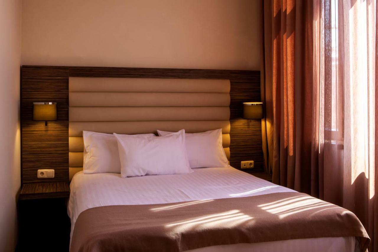 President Hotel By Hrazdan Hotel Cjsc Erévan Extérieur photo