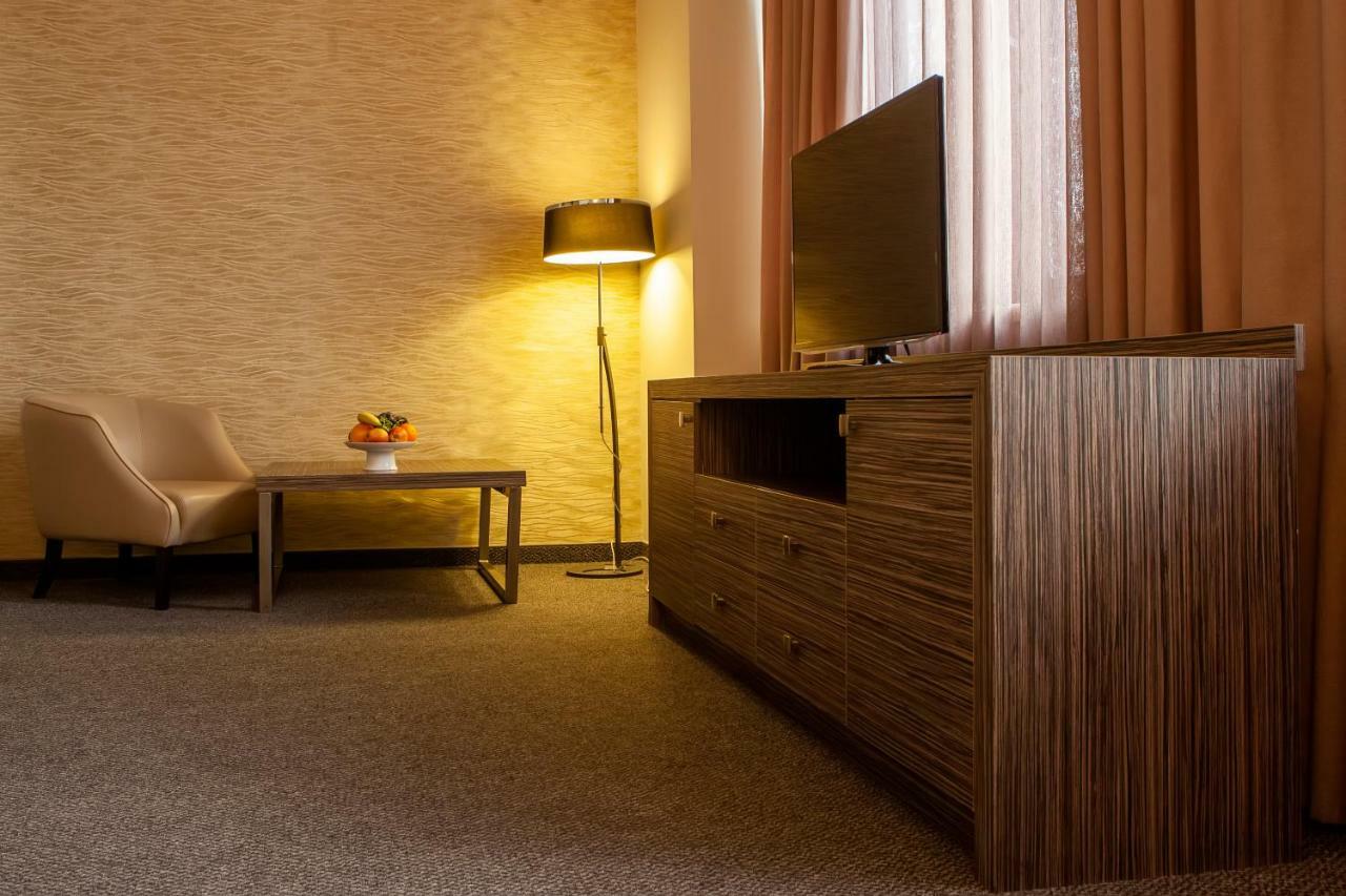 President Hotel By Hrazdan Hotel Cjsc Erévan Extérieur photo