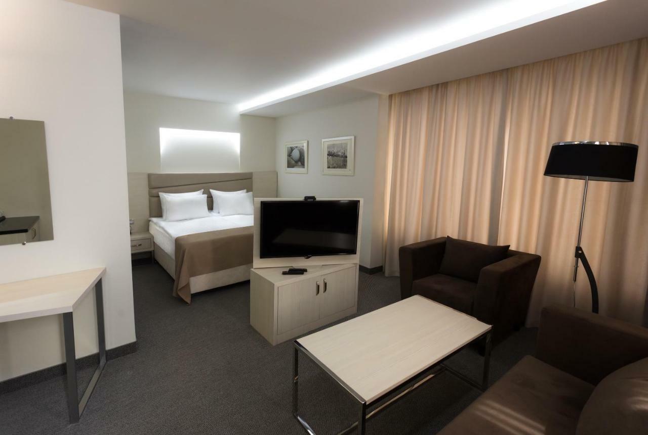 President Hotel By Hrazdan Hotel Cjsc Erévan Extérieur photo
